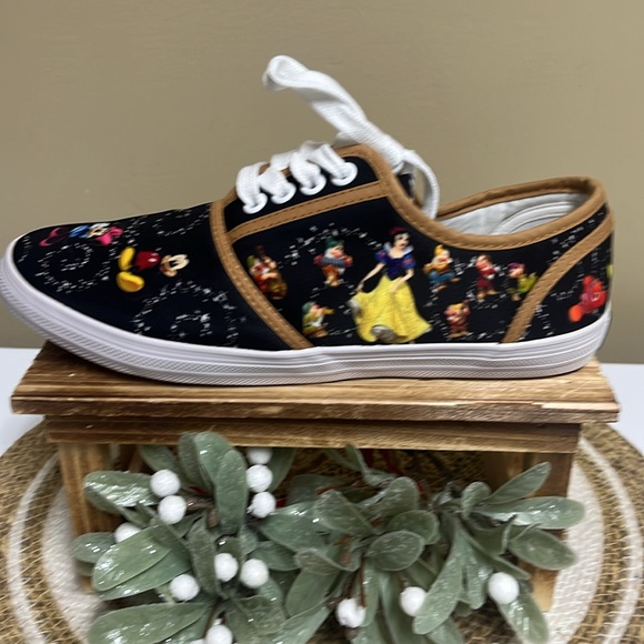 Disney (Bradford Exchange) Women’s Canvas size(8) shoes - Picture 8 of 11